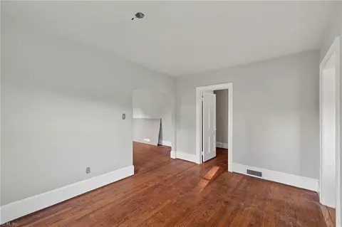 Living - 113 Halifax St, Suffolk, VA 23434 photo 5 of 7