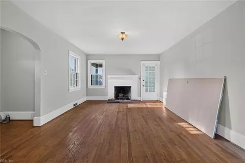 Living - 113 Halifax St, Suffolk, VA 23434 photo 1 of 7