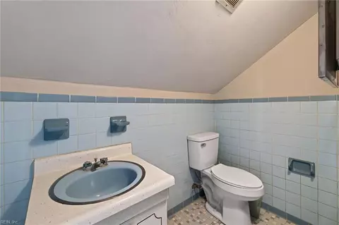 Bath - 113 Halifax St, Suffolk, VA 23434 photo 3 of 3