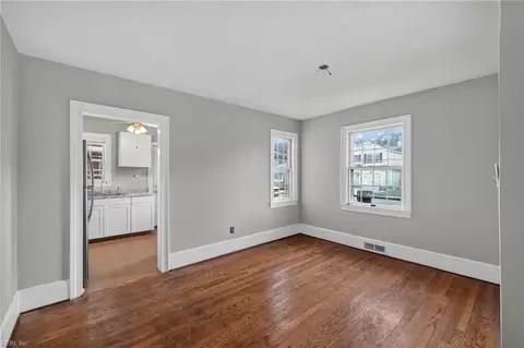 Living - 113 Halifax St, Suffolk, VA 23434 photo 4 of 7