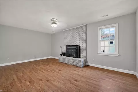 Living - 113 Halifax St, Suffolk, VA 23434 photo 6 of 7