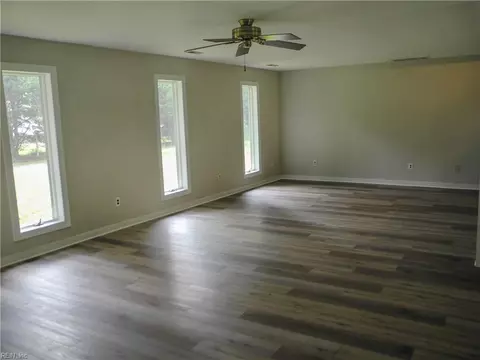 Living - 4476 Noahs Ln, Gloucester, VA 23061 photo 3 of 3