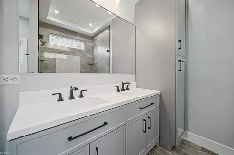 Bath - 409 Sharp St, Virginia Beach, VA 23452 photo 3 of 6