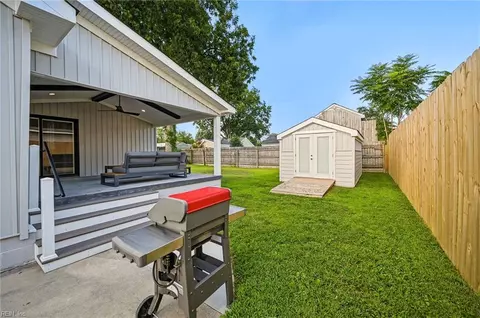 Exterior - 409 Sharp St, Virginia Beach, VA 23452 photo 6 of 7