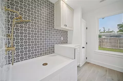 Bath - 409 Sharp St, Virginia Beach, VA 23452 photo 1 of 6