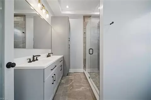 Bath - 409 Sharp St, Virginia Beach, VA 23452 photo 4 of 6