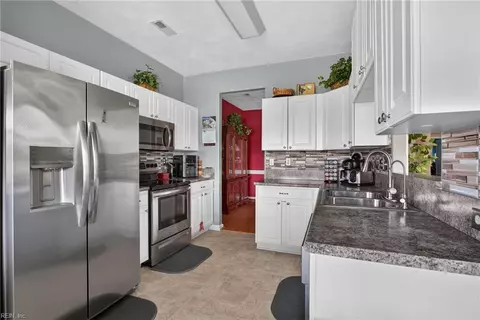 Kitchen - 1025 Legends Way, Suffolk, VA 23435 photo 3 of 3