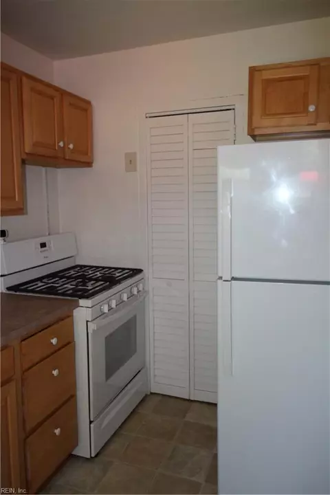 Kitchen - 1111 Redgate Ave, Norfolk, VA 23507 photo 2 of 2