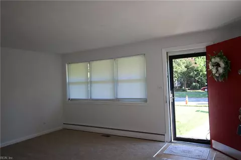 Entry Way - 1111 Redgate Ave, Norfolk, VA 23507 photo 1 of 4