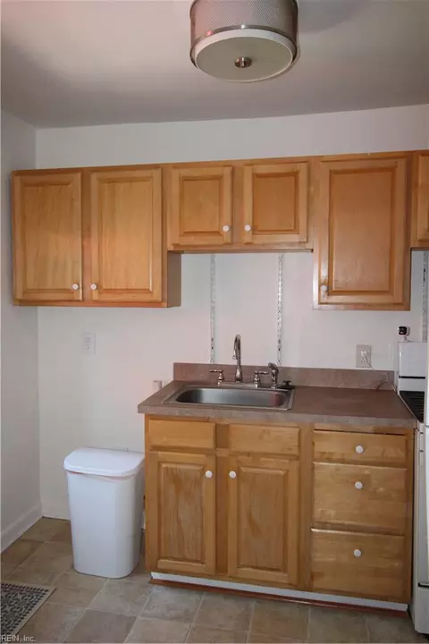 Kitchen - 1111 Redgate Ave, Norfolk, VA 23507 photo 1 of 2