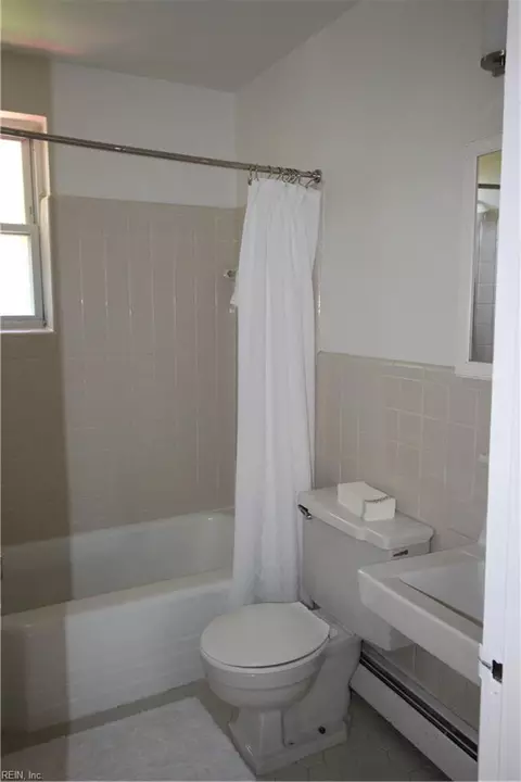 Bath - 1111 Redgate Ave, Norfolk, VA 23507 photo 1 of 1