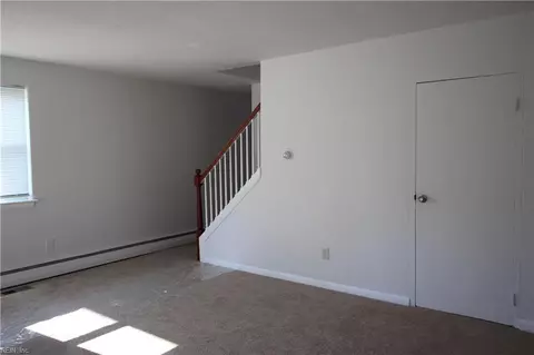 Living - 1111 Redgate Ave, Norfolk, VA 23507 photo 1 of 1