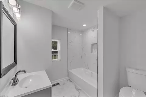Bath - 320 Hicks Ave, Norfolk, VA 23502 photo 1 of 2