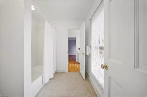Bath - 1417 S Veaux Loop, Norfolk, VA 23509 photo 4 of 5