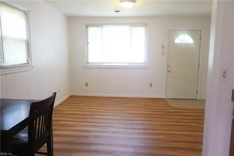 Living - 445 Smiley Rd, Hampton, VA 23663 photo 2 of 4