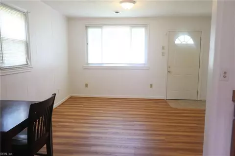 Living - 445 Smiley Rd, Hampton, VA 23663 photo 3 of 4