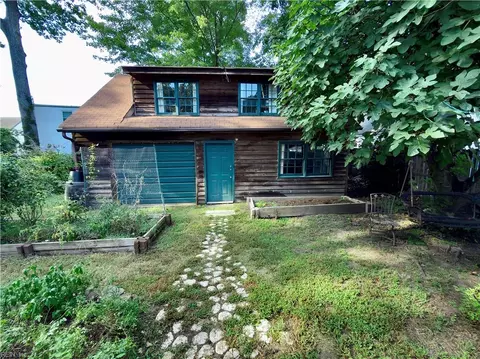 Exterior - 3609 Matoaka Rd, Hampton, VA 23661 photo 5 of 7