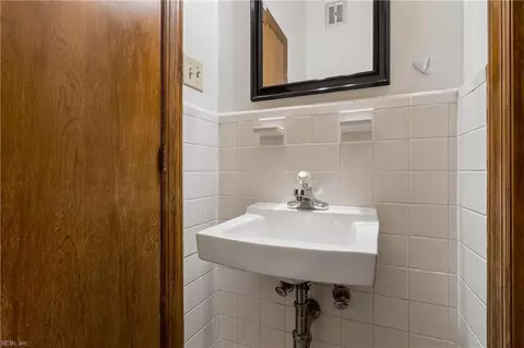 Bath - 1667 Neptune Dr, Hampton, VA 23669 photo 1 of 3