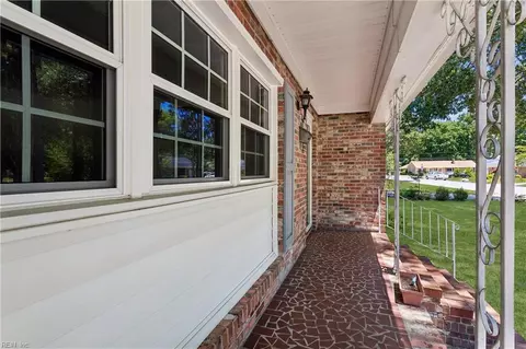Exterior - 1667 Neptune Dr, Hampton, VA 23669 photo 2 of 7