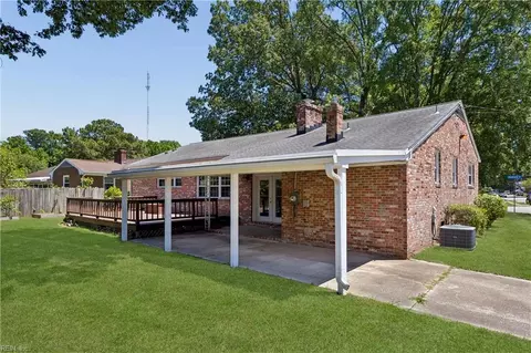 Exterior - 1667 Neptune Dr, Hampton, VA 23669 photo 5 of 7