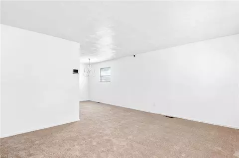 Living - 19 Cornelius Dr, Hampton, VA 23666 photo 2 of 6