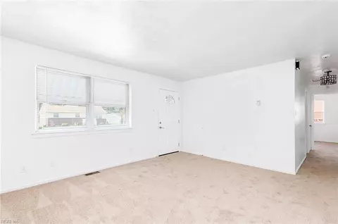 Living - 19 Cornelius Dr, Hampton, VA 23666 photo 3 of 6