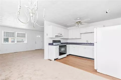 Living - 19 Cornelius Dr, Hampton, VA 23666 photo 6 of 6