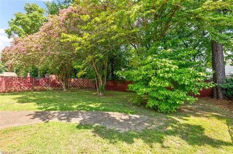 Exterior - 19 Cornelius Dr, Hampton, VA 23666 photo 5 of 6