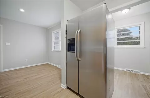 Entry Way - 502 Regina Ct, Hampton, VA 23669 photo 2 of 2