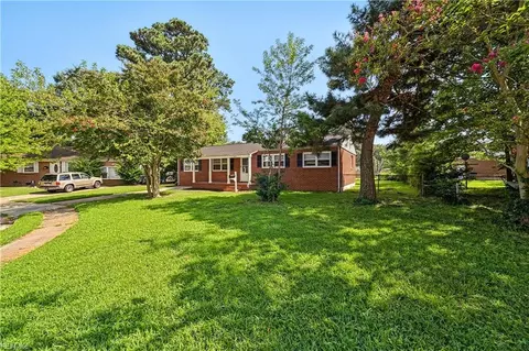 Exterior - 502 Regina Ct, Hampton, VA 23669 photo 2 of 3