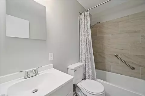 Bath - 502 Regina Ct, Hampton, VA 23669 photo 1 of 2