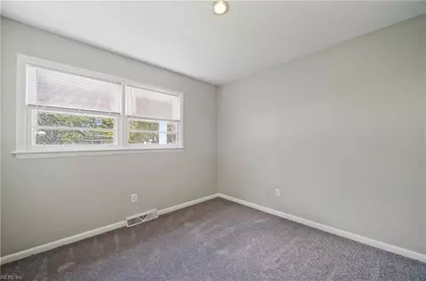 Bedroom - 502 Regina Ct, Hampton, VA 23669 photo 4 of 9