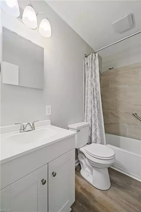 Bath - 502 Regina Ct, Hampton, VA 23669 photo 2 of 2
