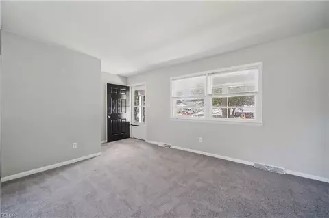 Living - 502 Regina Ct, Hampton, VA 23669 photo 2 of 4