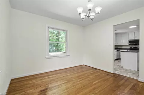 Dining - 8 Riverdale Dr, Hampton, VA 23666 photo 1 of 2