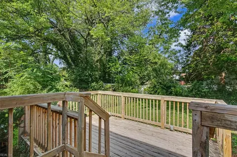 Exterior - 8 Riverdale Dr, Hampton, VA 23666 photo 4 of 6