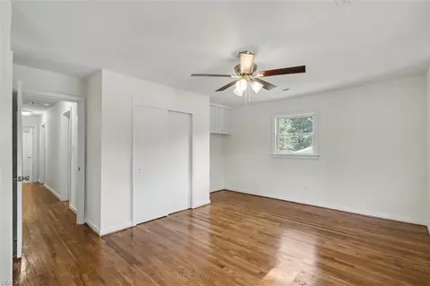 Bedroom - 8 Riverdale Dr, Hampton, VA 23666 photo 2 of 9