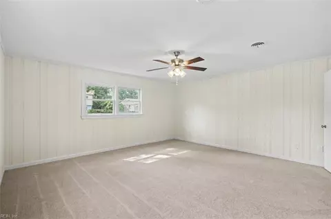 Bedroom - 8 Riverdale Dr, Hampton, VA 23666 photo 8 of 9