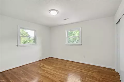 Bedroom - 8 Riverdale Dr, Hampton, VA 23666 photo 5 of 9