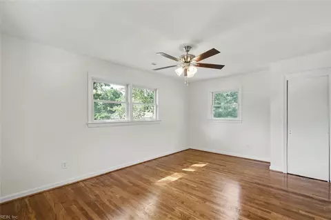 Bedroom - 8 Riverdale Dr, Hampton, VA 23666 photo 4 of 9