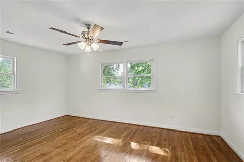 Bedroom - 8 Riverdale Dr, Hampton, VA 23666 photo 1 of 9