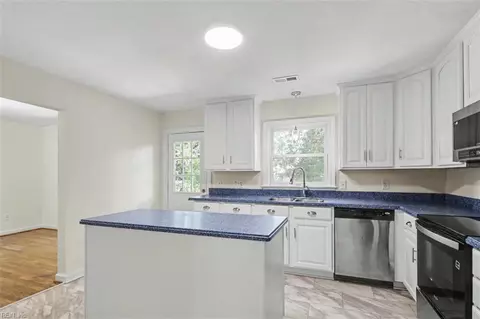 Kitchen - 8 Riverdale Dr, Hampton, VA 23666 photo 4 of 4