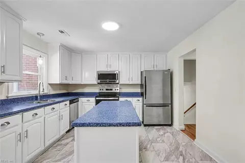 Kitchen - 8 Riverdale Dr, Hampton, VA 23666 photo 1 of 4