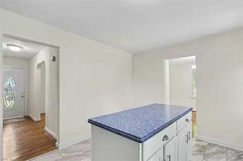 Entry Way - 8 Riverdale Dr, Hampton, VA 23666 photo 2 of 2