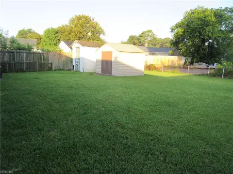 Exterior - 5304 Silvey Dr, Norfolk, VA 23502 photo 2 of 4
