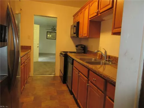 Entry Way - 5304 Silvey Dr, Norfolk, VA 23502 photo 2 of 2