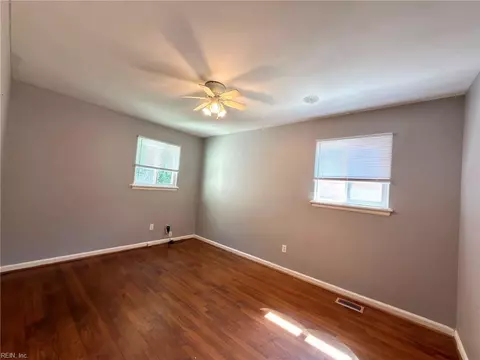 Bedroom - 216 W Kelly Ave, Hampton, VA 23663 photo 4 of 4