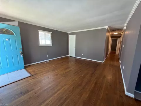 Living - 216 W Kelly Ave, Hampton, VA 23663 photo 1 of 3