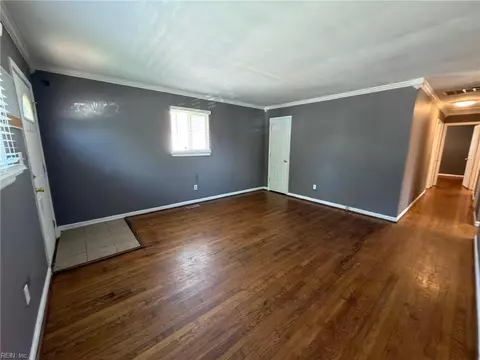 Living - 216 W Kelly Ave, Hampton, VA 23663 photo 2 of 3
