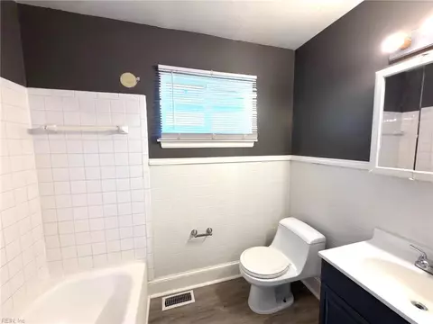 Bath - 216 W Kelly Ave, Hampton, VA 23663 photo 1 of 1
